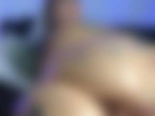 HornyLindzay's Live Sex Cam Show