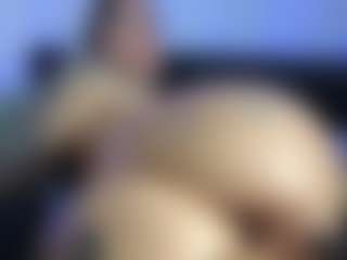 HornyLindzay's Live Sex Cam Show