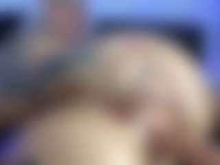 HornyLindzay's Live Sex Cam Show