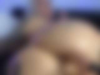 HornyLindzay's Live Sex Cam Show