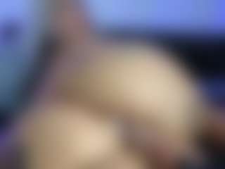 HornyLindzay's Live Sex Cam Show