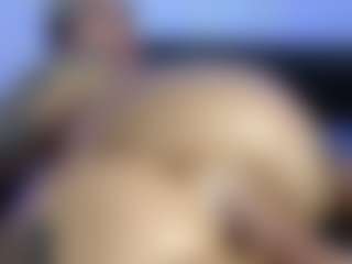 HornyLindzay's Live Sex Cam Show