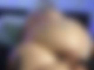 Live cam show with HornyLindzay - Brown Eyes on madthumbs