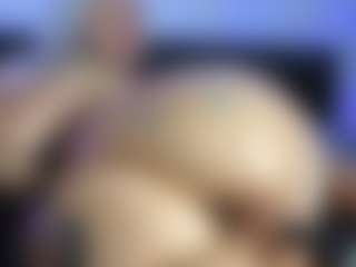 HornyLindzay's Live Sex Cam Show