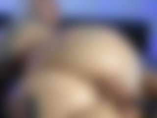 HornyLindzay's Live Sex Cam Show