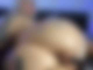 HornyLindzay's Live Sex Cam Show