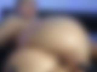 Live cam show with HornyLindzay - HD Latina on AdultVida.com