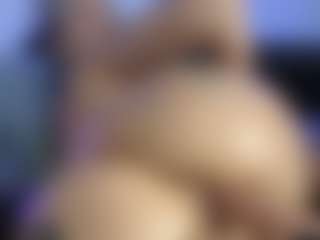 HornyLindzay's Live Sex Cam Show