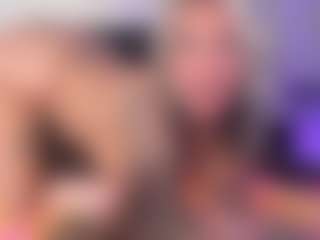 HornyLindzay's Live Sex Cam Show