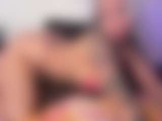 HornyLindzay's Live Sex Cam Show