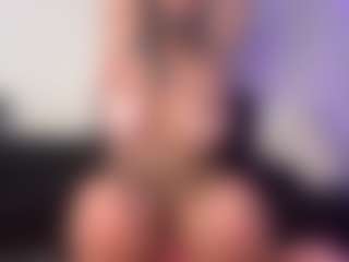 HornyLindzay's Live Sex Cam Show