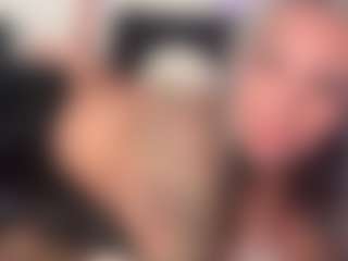 HornyLindzay's Live Sex Cam Show