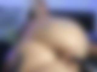 HornyLindzay's Live Sex Cam Show