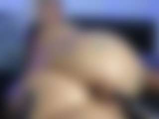 HornyLindzay's Live Sex Cam Show