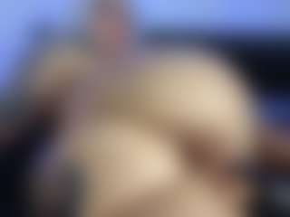 HornyLindzay's Live Sex Cam Show