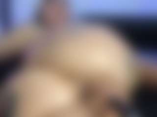 Live cam show with HornyLindzay - Tease Toys on SquirtSoMuch