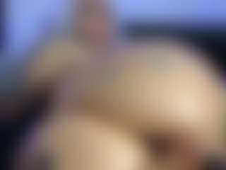 HornyLindzay's Live Sex Cam Show