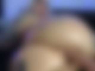 HornyLindzay's Live Sex Cam Show