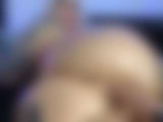 HornyLindzay's Live Sex Cam Show