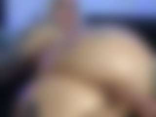 HornyLindzay's Live Sex Cam Show