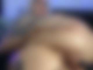HornyLindzay's Live Sex Cam Show