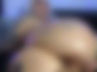 HornyLindzay's Live Sex Cam Show