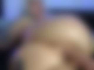HornyLindzay's Live Sex Cam Show