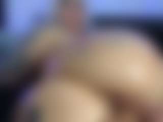 HornyLindzay's Live Sex Cam Show