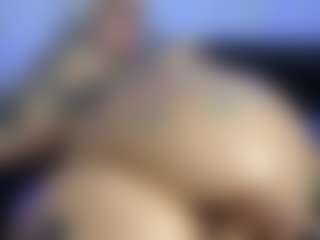 HornyLindzay's Live Sex Cam Show