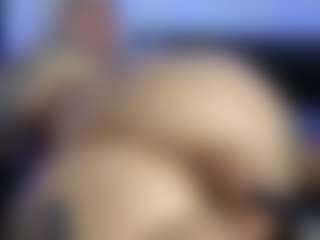 HornyLindzay's Live Sex Cam Show