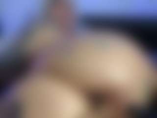 HornyLindzay's Live Sex Cam Show