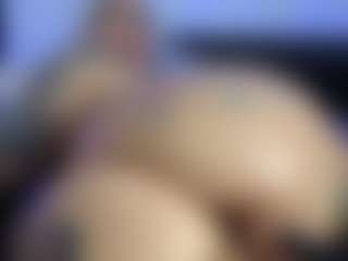 HornyLindzay's Live Sex Cam Show