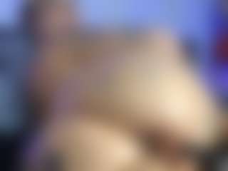 HornyLindzay's Live Sex Cam Show