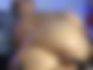 HornyLindzay's Live Sex Cam Show