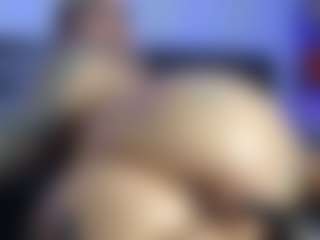 HornyLindzay's Live Sex Cam Show