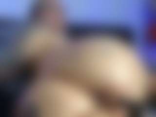 HornyLindzay's Live Sex Cam Show