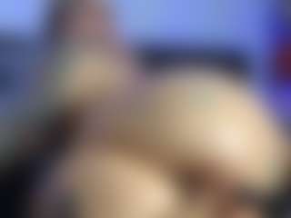 HornyLindzay's Live Sex Cam Show