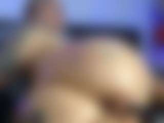 HornyLindzay's Live Sex Cam Show