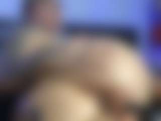 HornyLindzay's Live Sex Cam Show