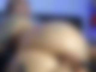 HornyLindzay's Live Sex Cam Show
