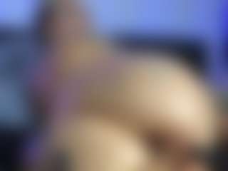 HornyLindzay's Live Sex Cam Show