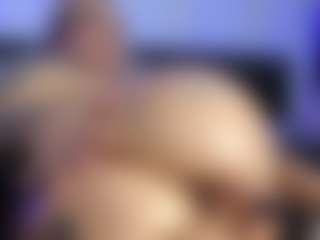 HornyLindzay's Live Sex Cam Show