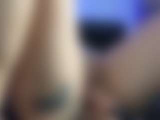 HornyLindzay's Live Sex Cam Show