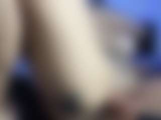 HornyLindzay's Live Sex Cam Show