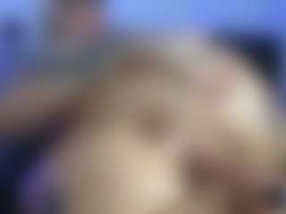 HornyLindzay's Live Sex Cam Show