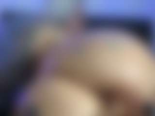 HornyLindzay's Live Sex Cam Show