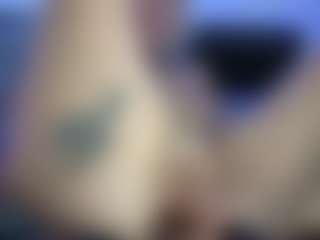 HornyLindzay's Live Sex Cam Show
