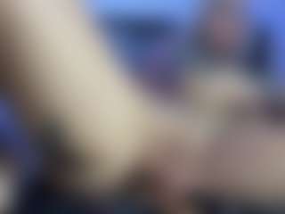 HornyLindzay's Live Sex Cam Show
