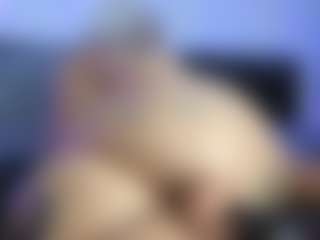 HornyLindzay's Live Sex Cam Show