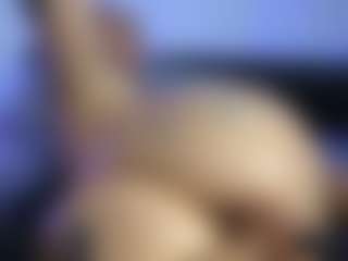 HornyLindzay's Live Sex Cam Show